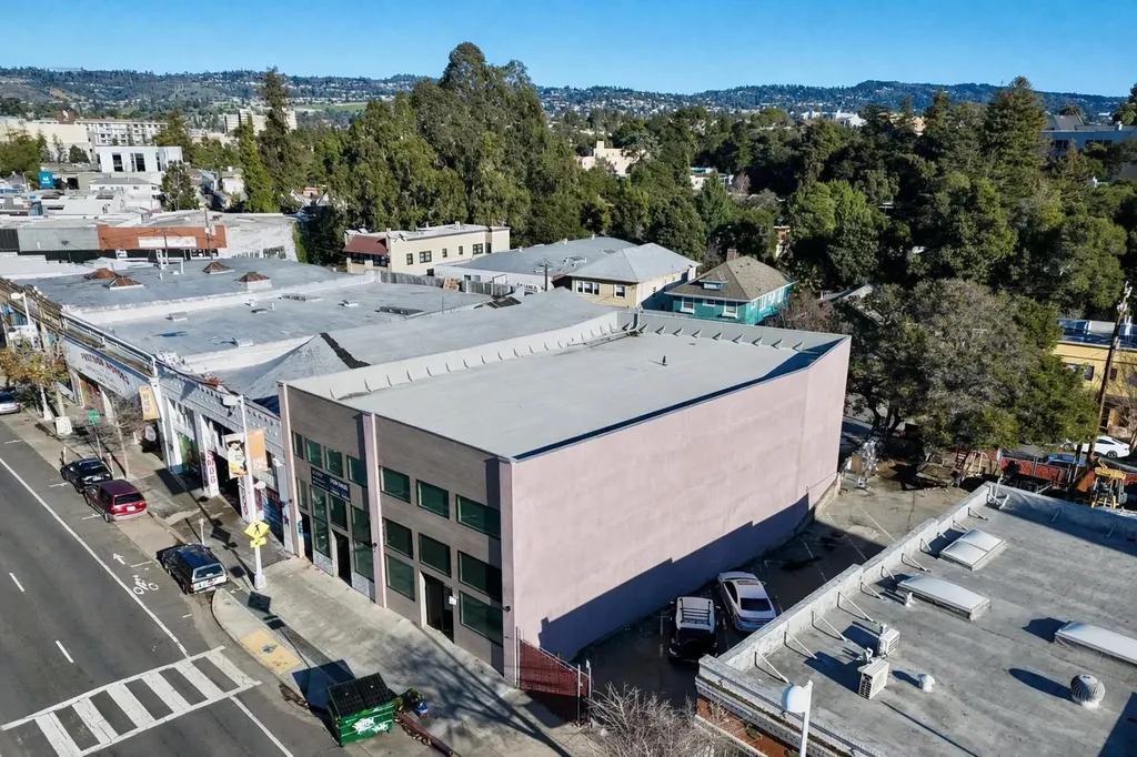 3050 Broadway Oakland CA 94611