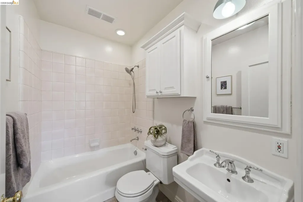 2401 Carleton Street Berkeley CA 94704