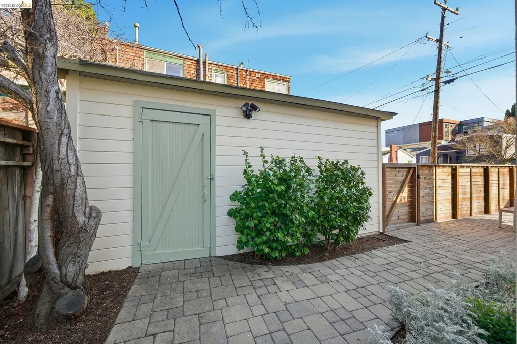 2401 Carleton Street Berkeley CA 94704