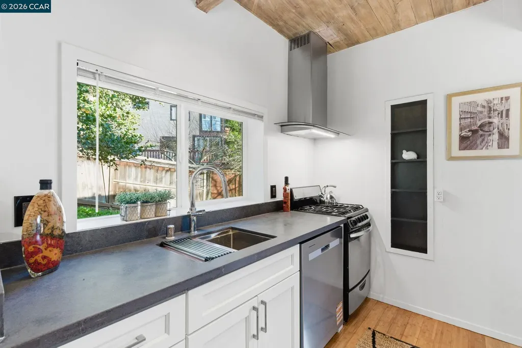 3382 Dwight Way Berkeley CA 94704