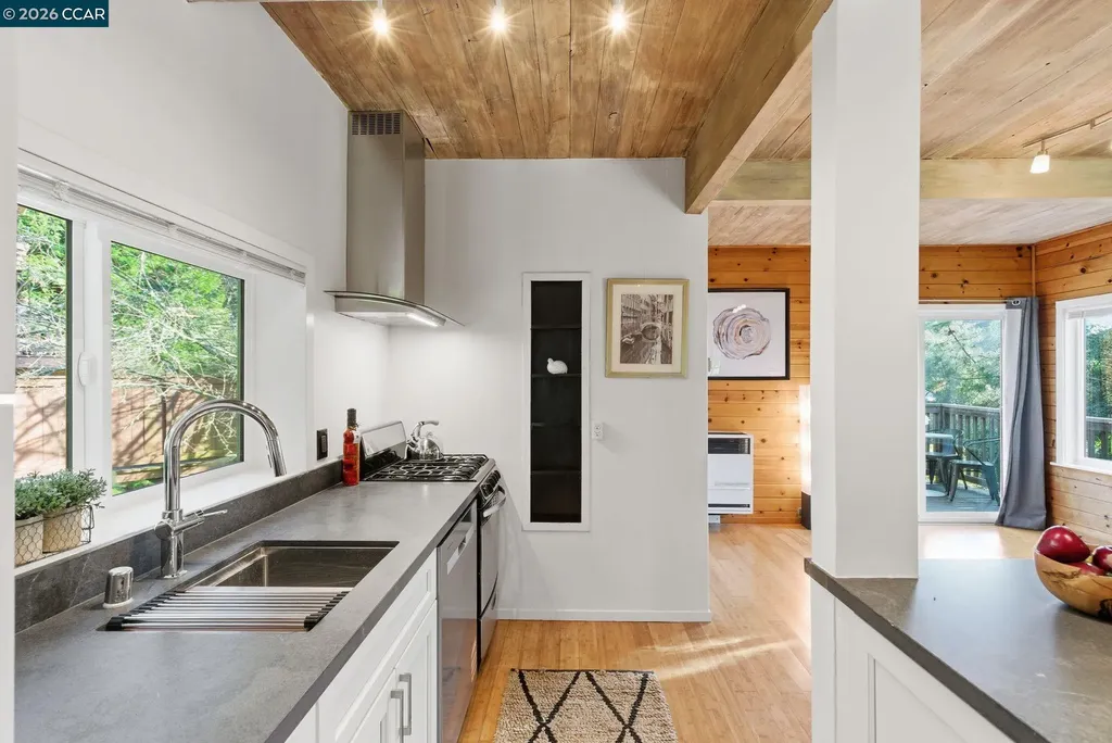 3382 Dwight Way Berkeley CA 94704