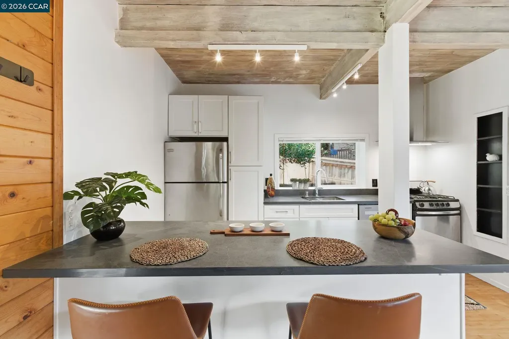 3382 Dwight Way Berkeley CA 94704