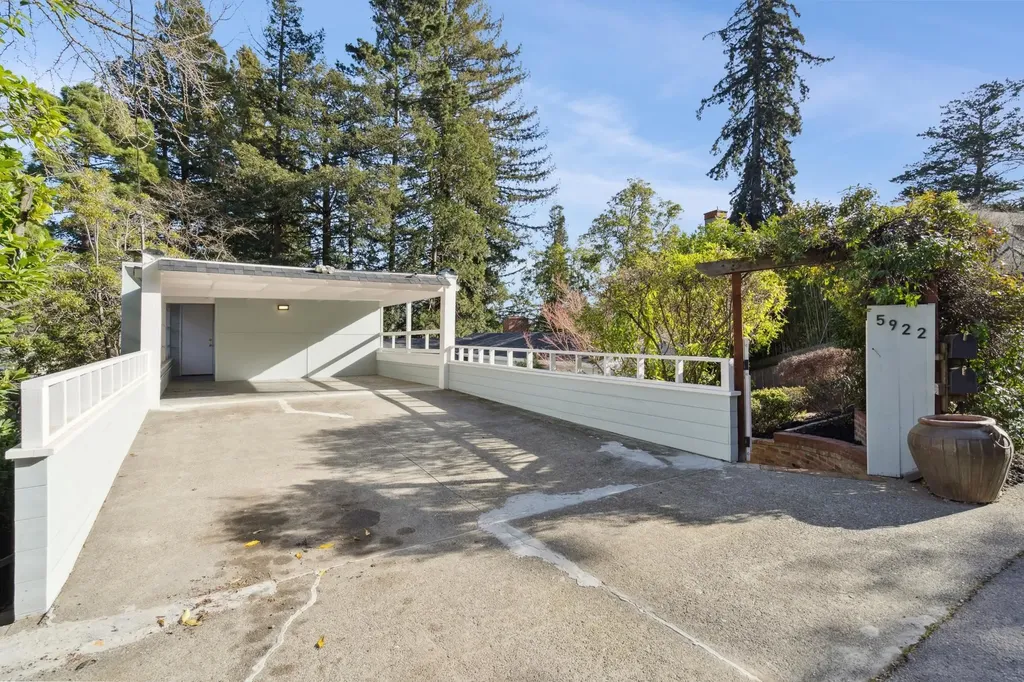 5922 Bruns Court Oakland CA 94611