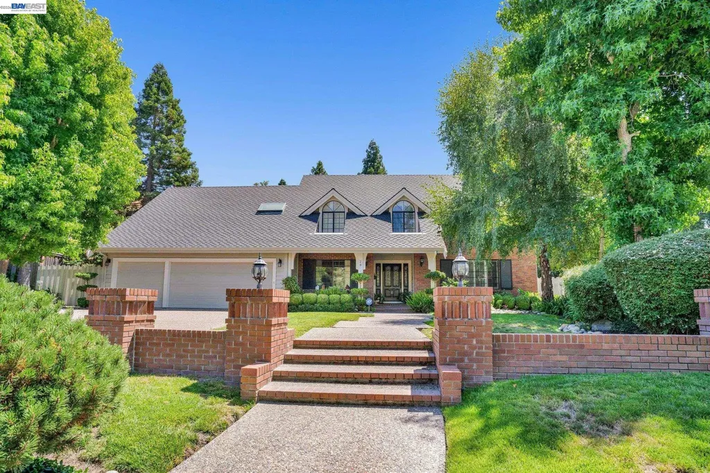 28 Harrington Road Moraga CA 94556