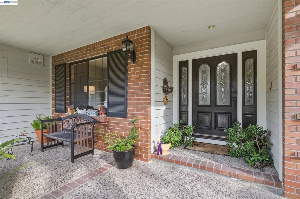 28 Harrington Road Moraga CA 94556