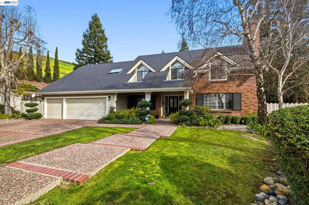 28 Harrington Road Moraga CA 94556