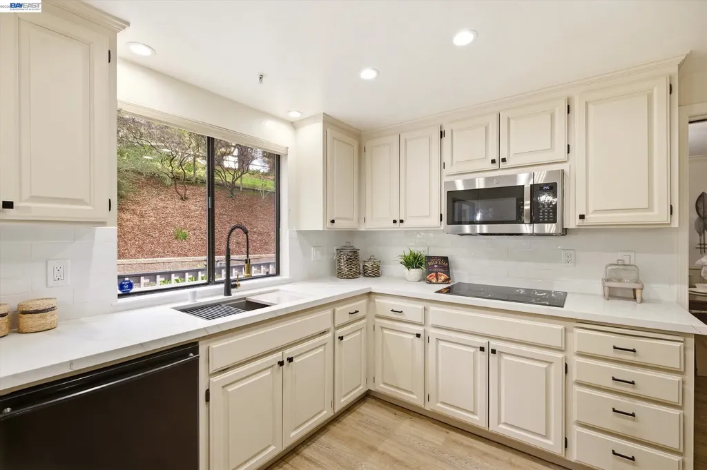 28 Harrington Road Moraga CA 94556