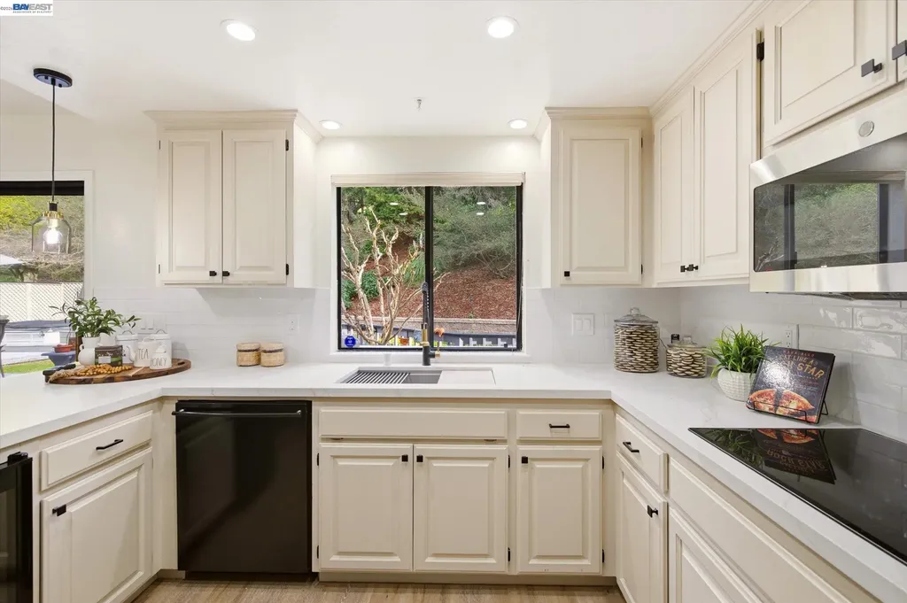 28 Harrington Road Moraga CA 94556