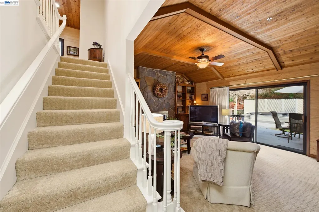 28 Harrington Road Moraga CA 94556