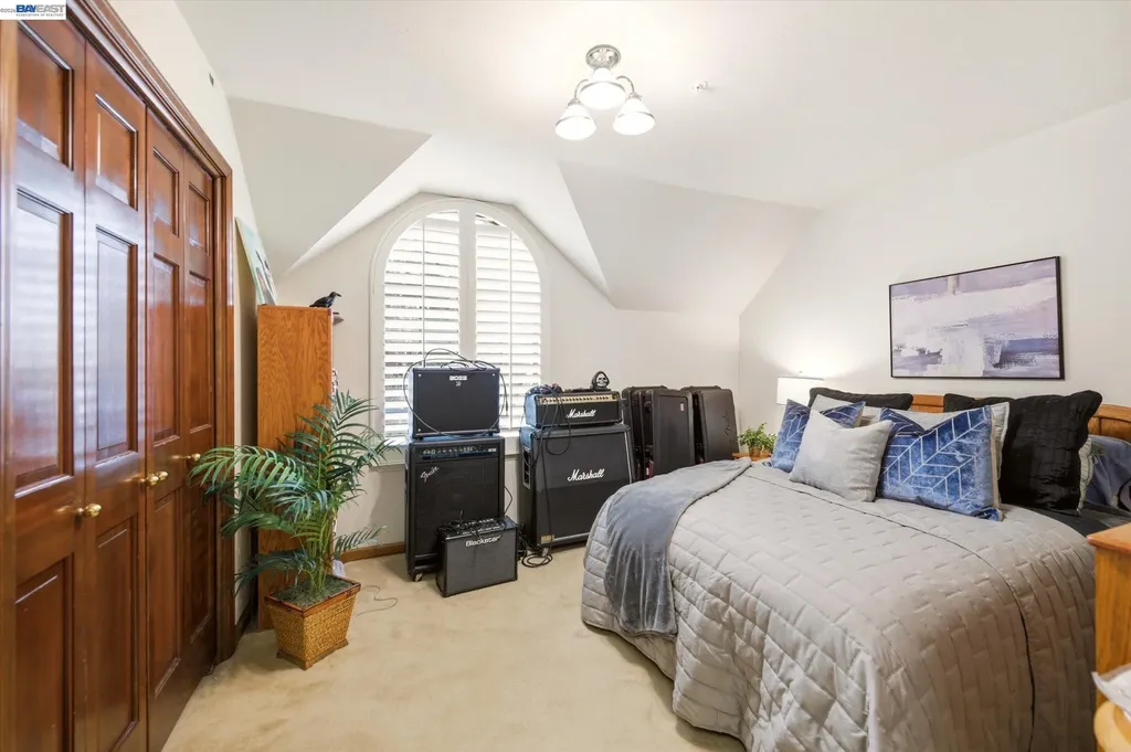 28 Harrington Road Moraga CA 94556