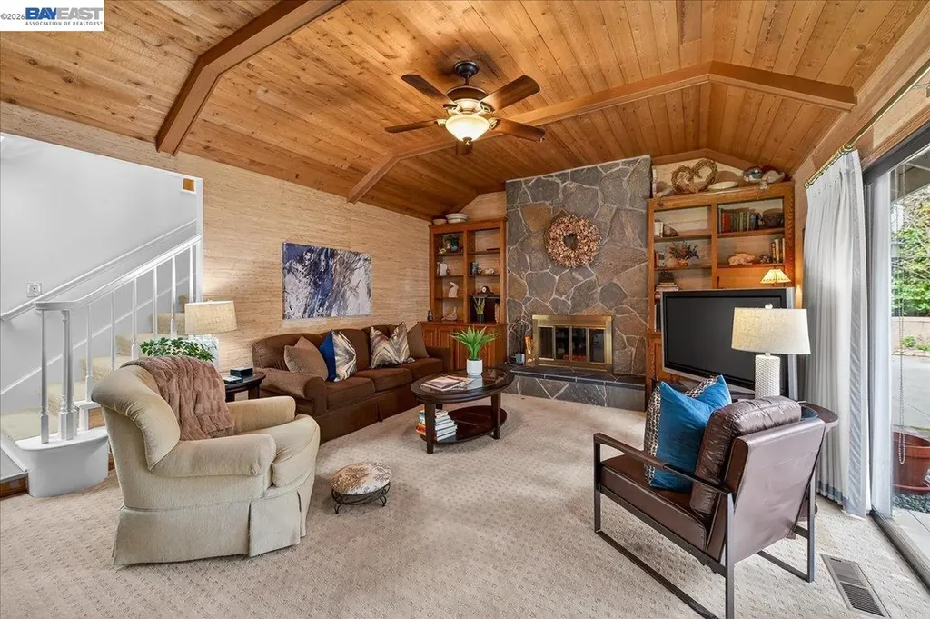 28 Harrington Road Moraga CA 94556