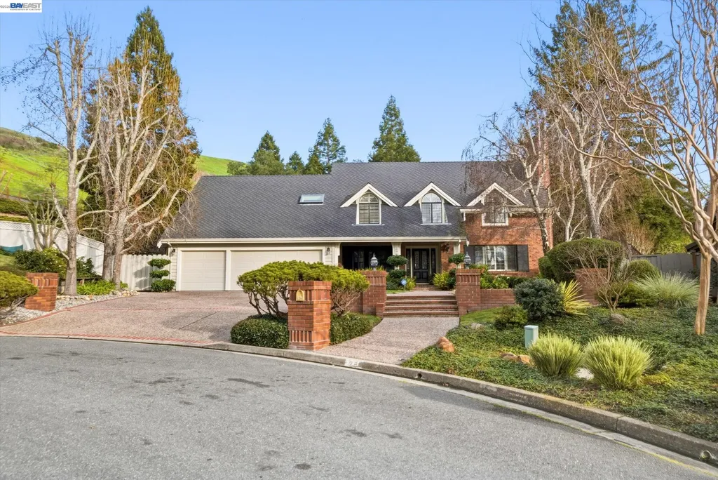 28 Harrington Road Moraga CA 94556