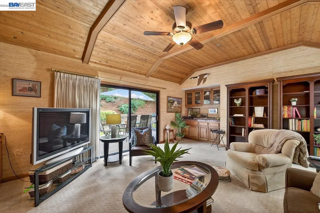 28 Harrington Road Moraga CA 94556