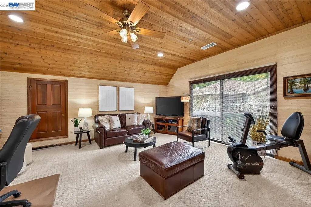 28 Harrington Road Moraga CA 94556