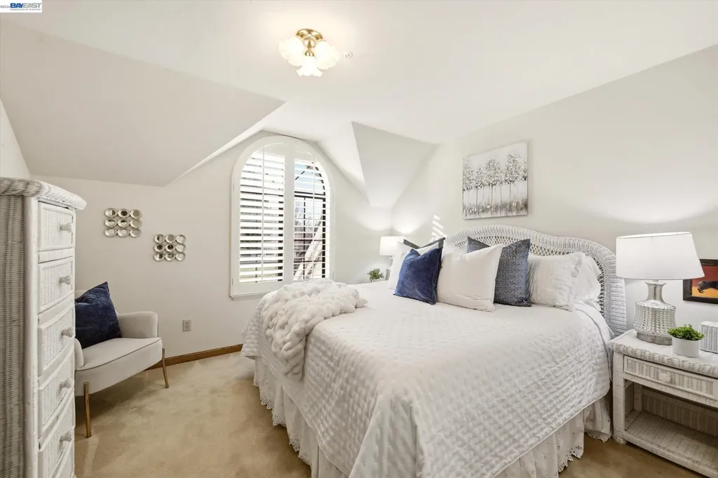 28 Harrington Road Moraga CA 94556