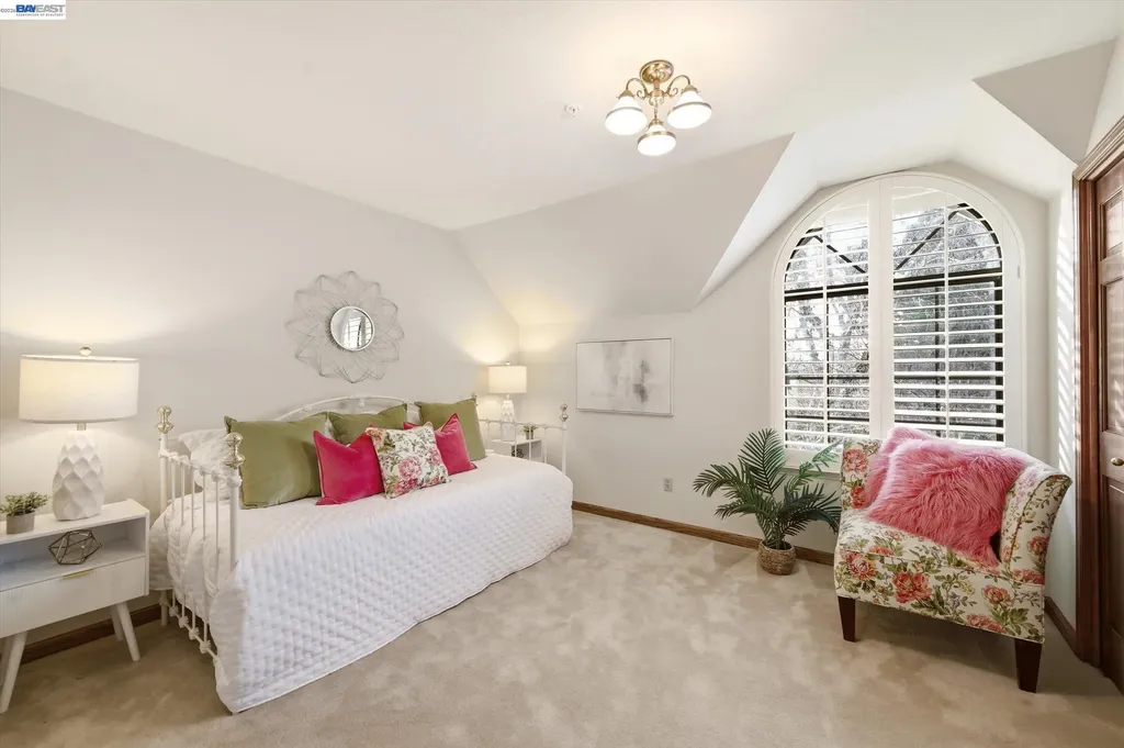 28 Harrington Road Moraga CA 94556
