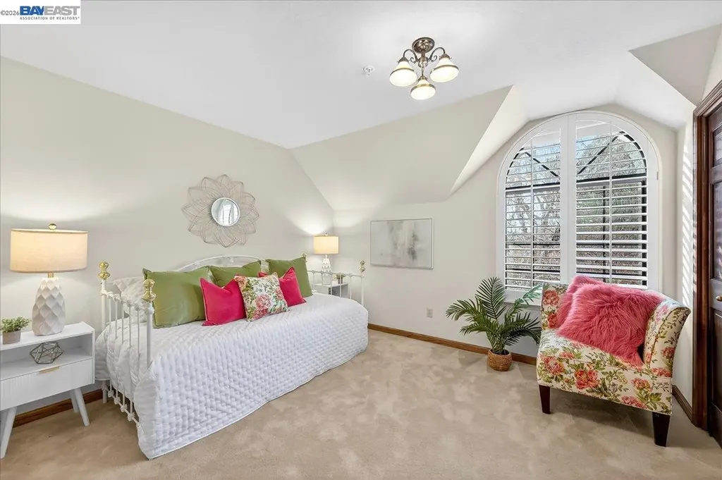 28 Harrington Road Moraga CA 94556