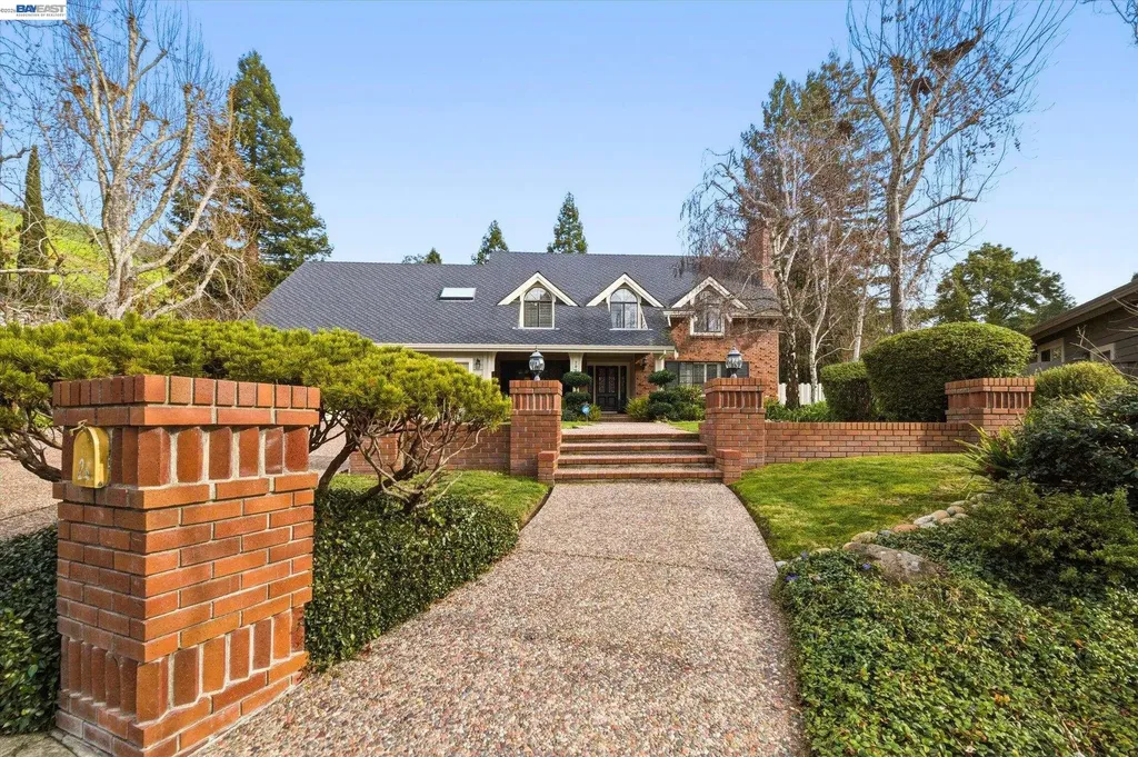 28 Harrington Road Moraga CA 94556