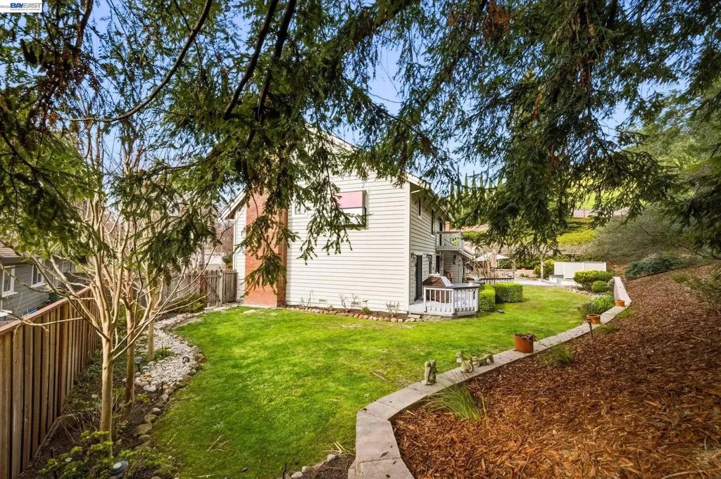 28 Harrington Road Moraga CA 94556