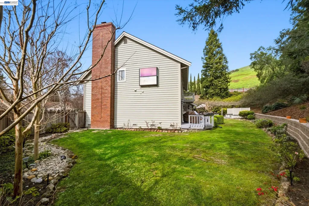 28 Harrington Road Moraga CA 94556