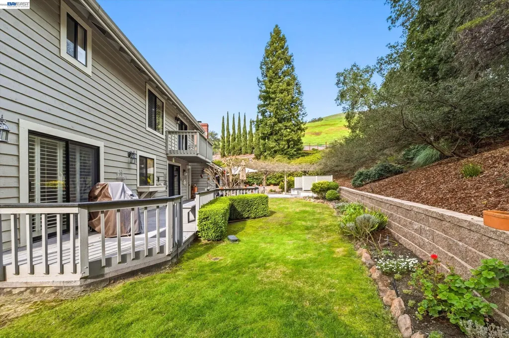 28 Harrington Road Moraga CA 94556