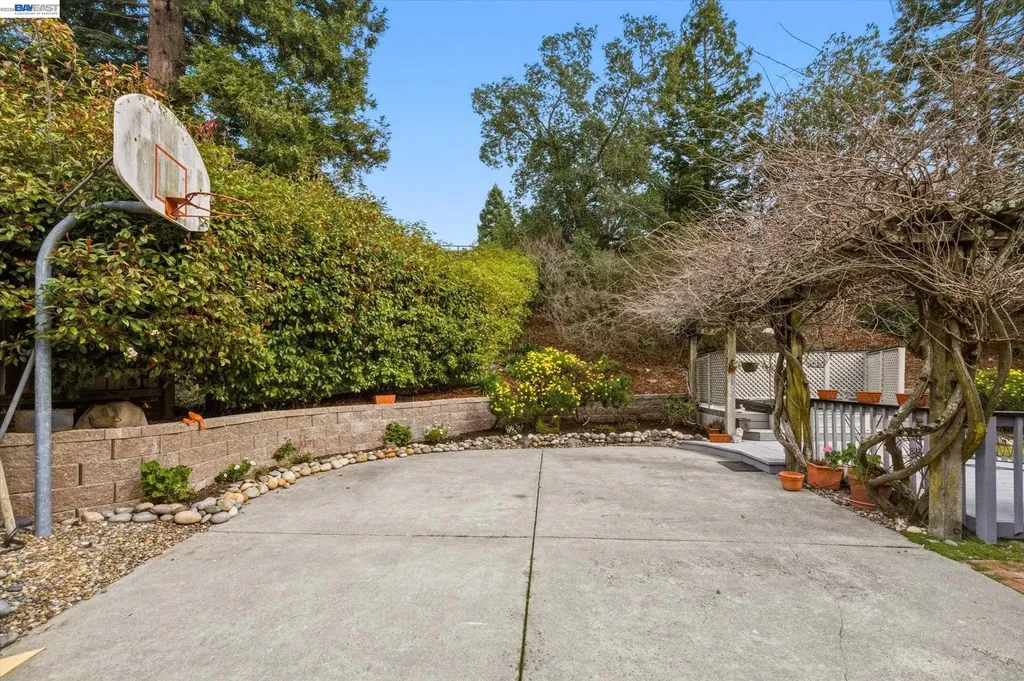28 Harrington Road Moraga CA 94556