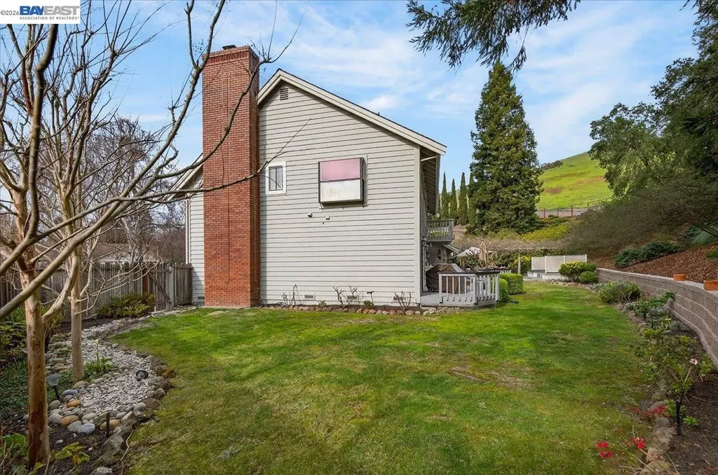 28 Harrington Road Moraga CA 94556