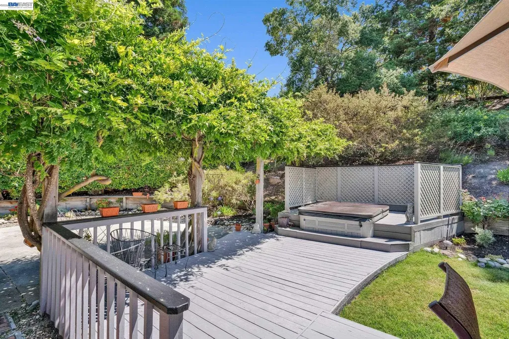 28 Harrington Road Moraga CA 94556