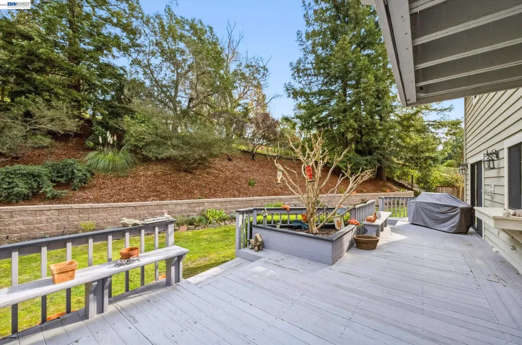 28 Harrington Road Moraga CA 94556