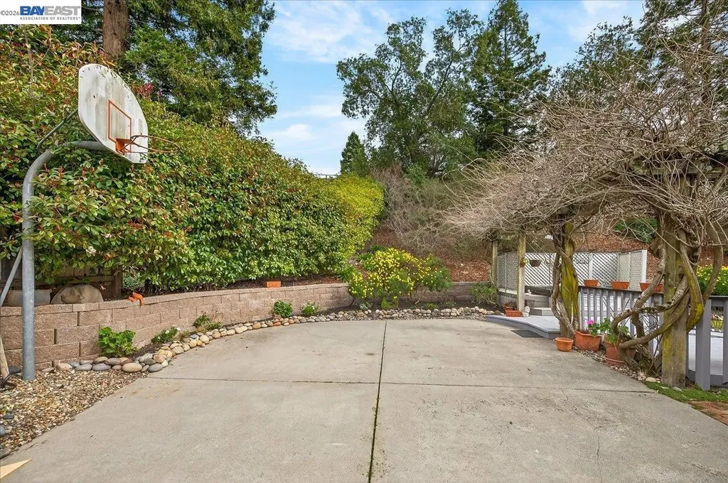 28 Harrington Road Moraga CA 94556