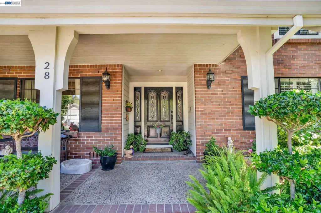 28 Harrington Road Moraga CA 94556