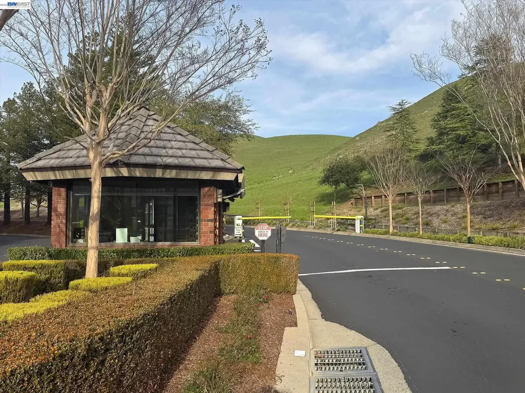 28 Harrington Road Moraga CA 94556