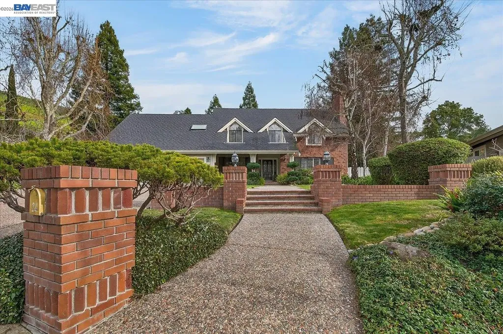 28 Harrington Road Moraga CA 94556