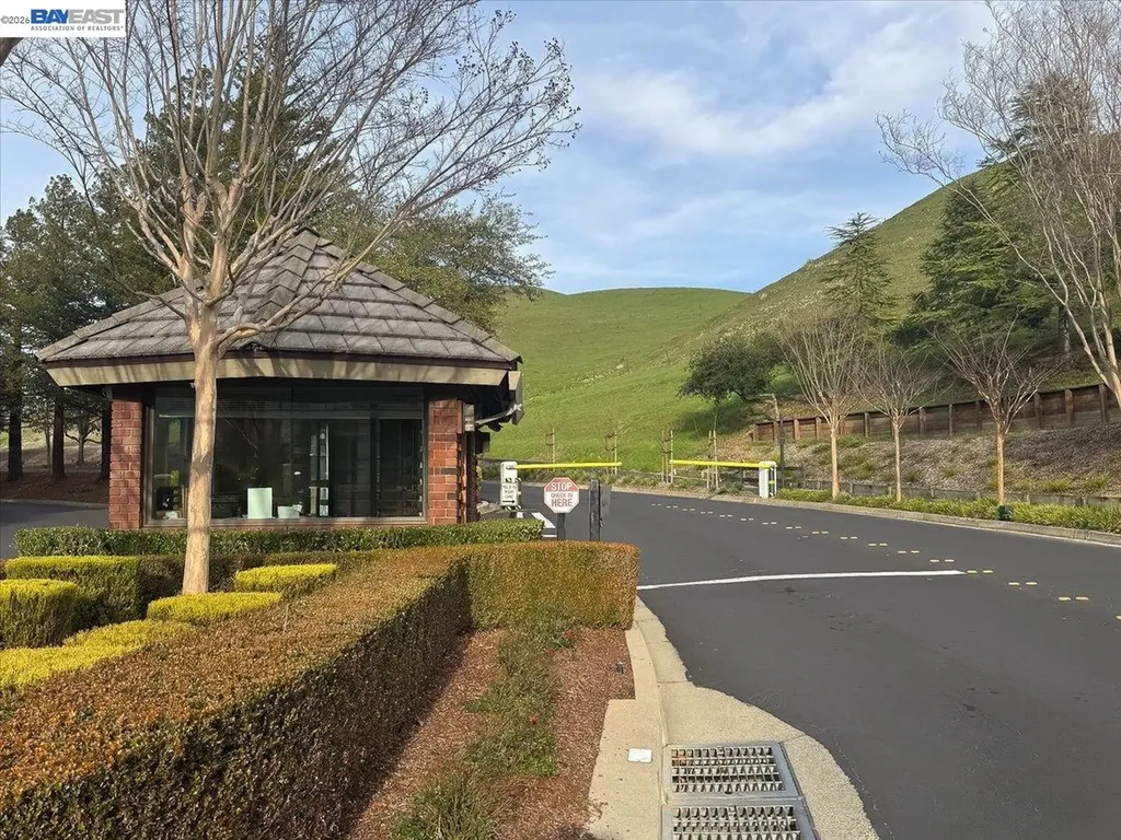 28 Harrington Road Moraga CA 94556