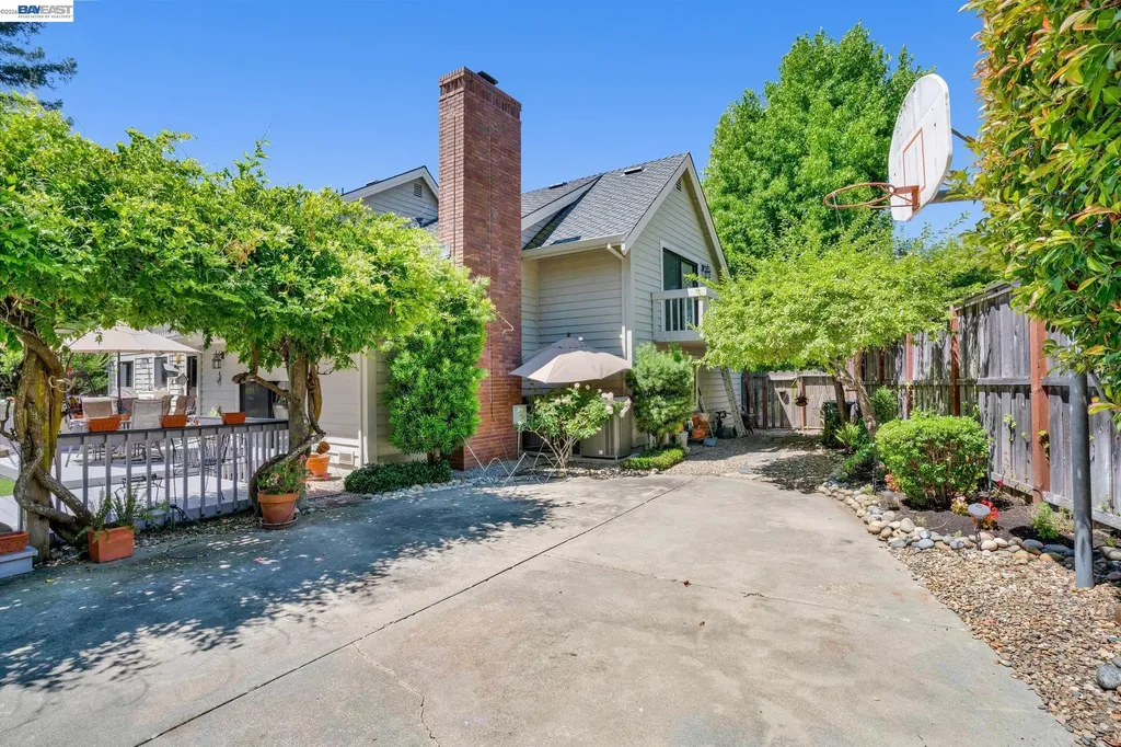 28 Harrington Road Moraga CA 94556