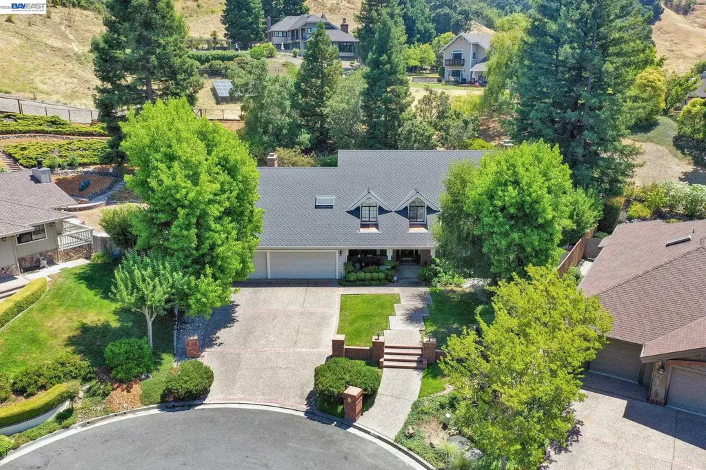 28 Harrington Road Moraga CA 94556