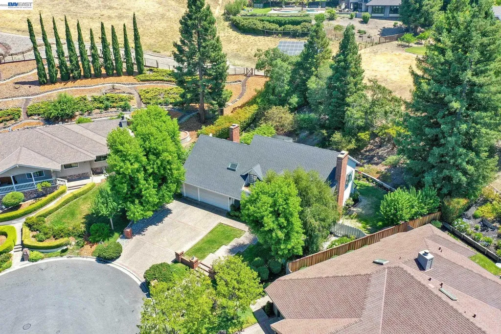 28 Harrington Road Moraga CA 94556
