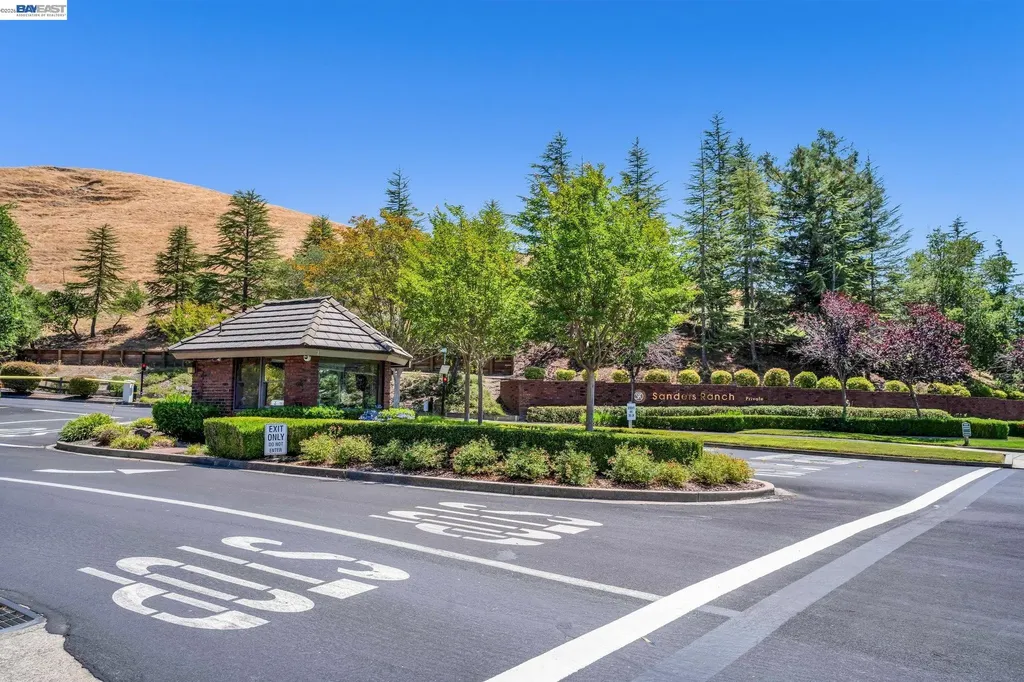 28 Harrington Road Moraga CA 94556