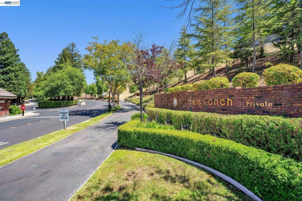 28 Harrington Road Moraga CA 94556