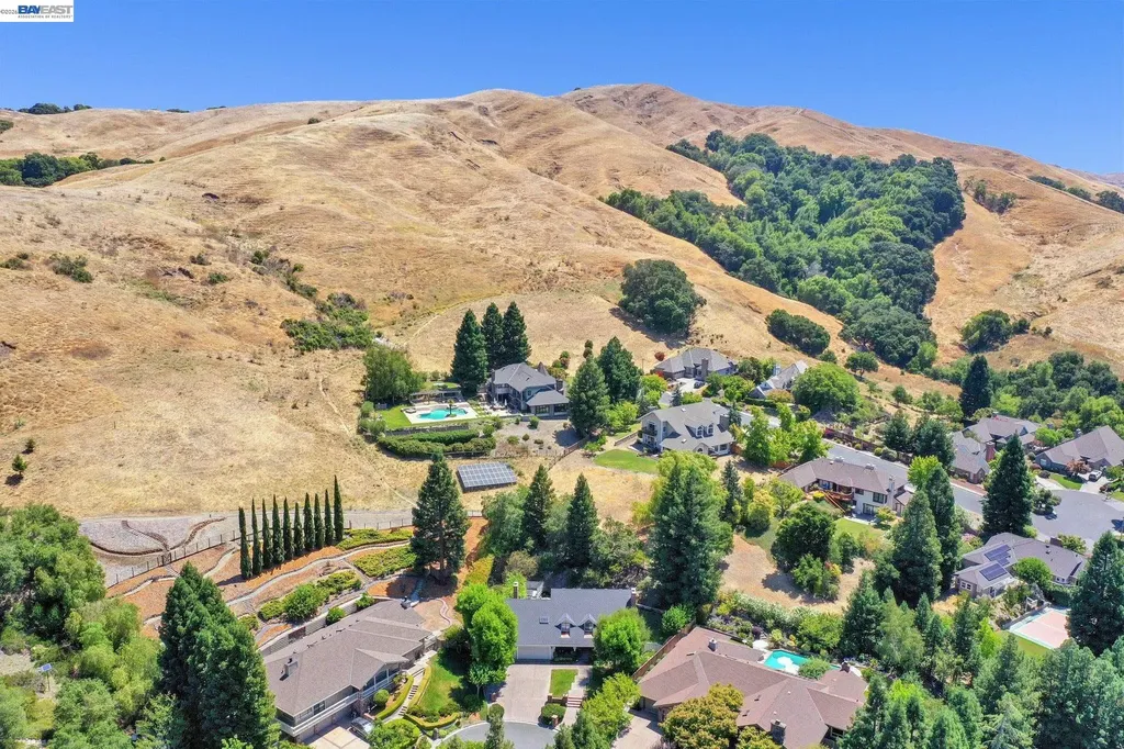 28 Harrington Road Moraga CA 94556