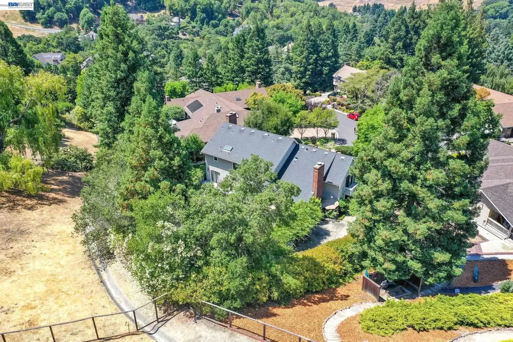 28 Harrington Road Moraga CA 94556