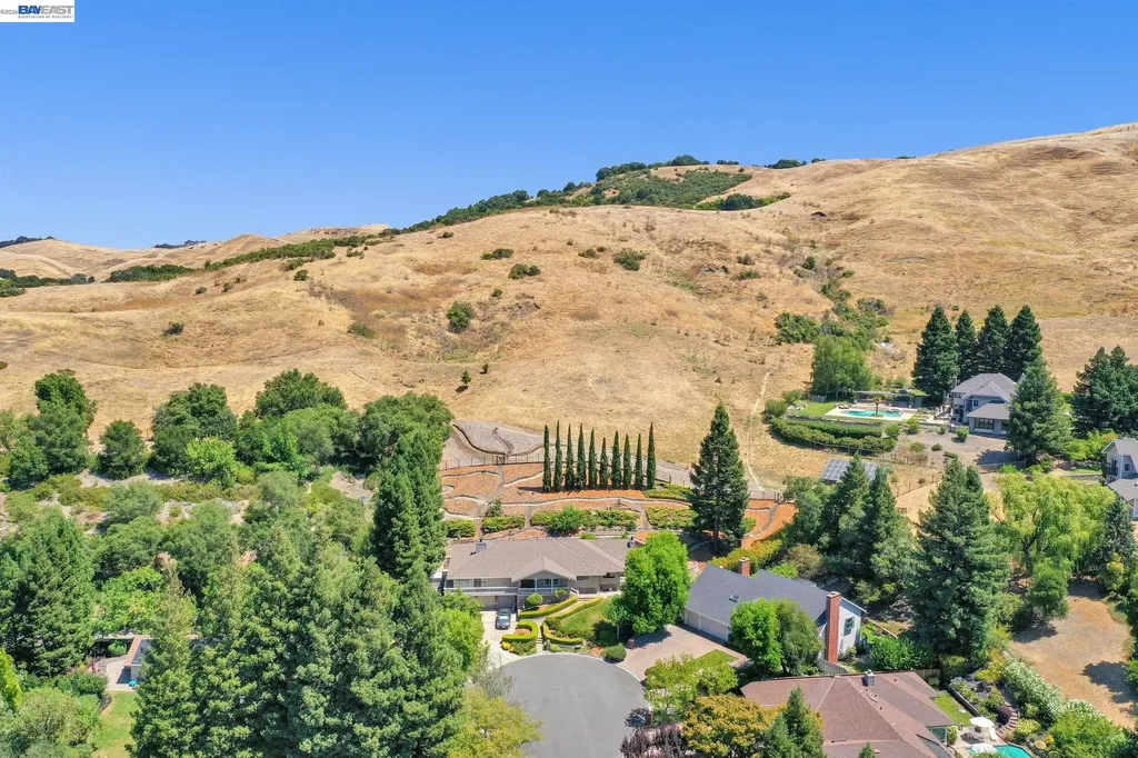 28 Harrington Road Moraga CA 94556