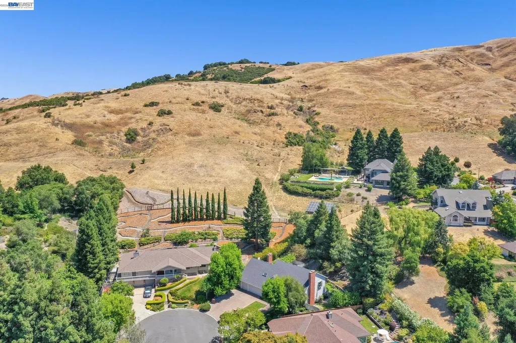 28 Harrington Road Moraga CA 94556