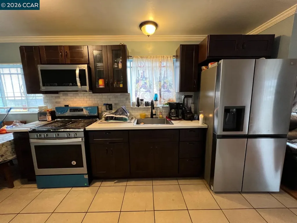 6241 Bromley Avenue Oakland CA 94621