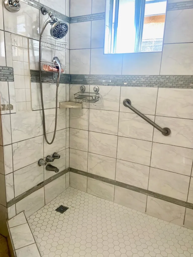 24386 Thomas Avenue Hayward CA 94544