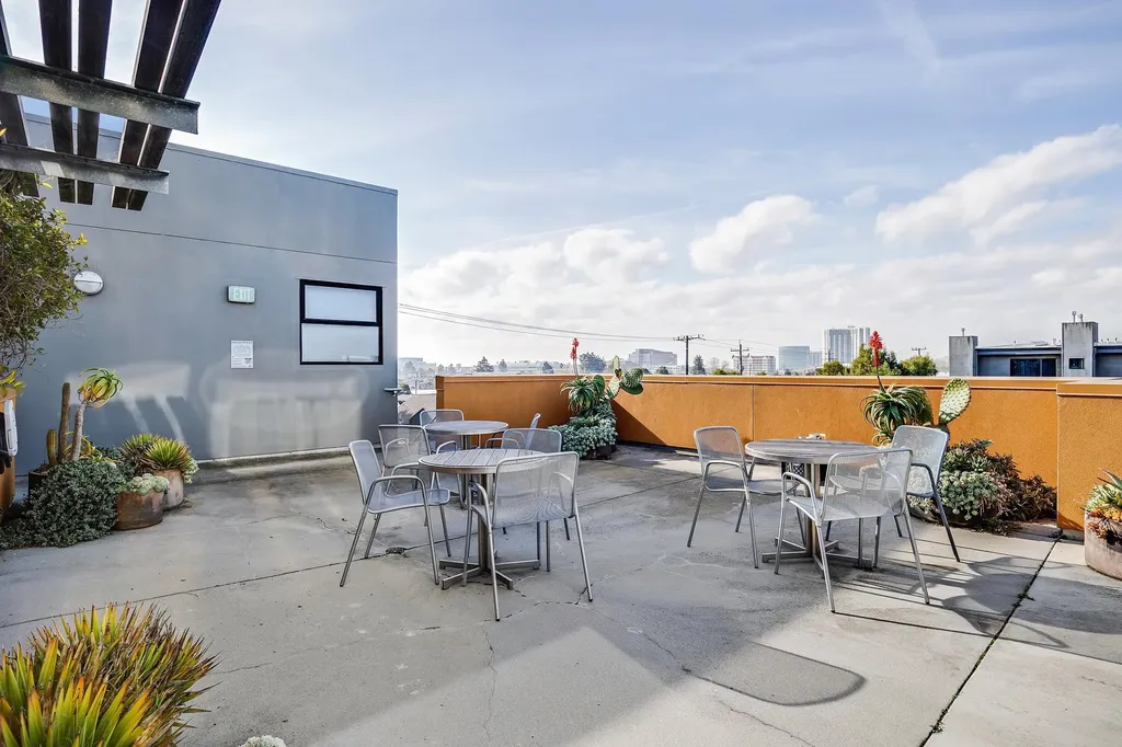 6501 San Pablo Avenue Oakland CA 94608