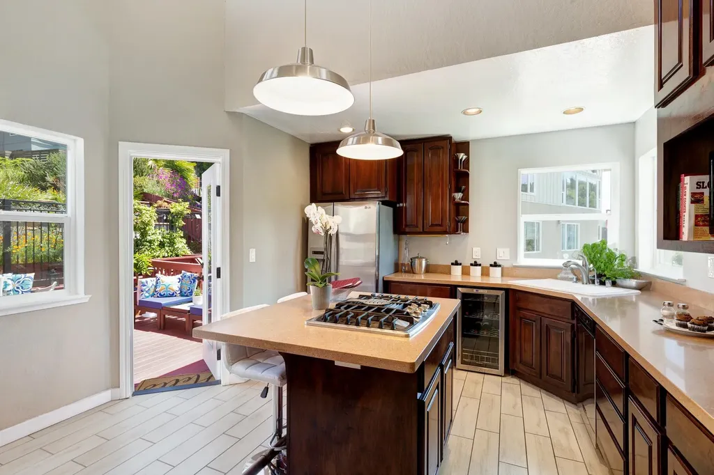 10353 Royal Oak Road Oakland CA 94605