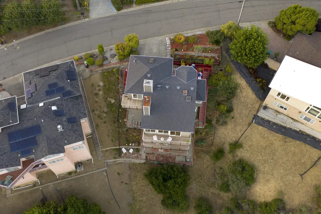 10353 Royal Oak Road Oakland CA 94605