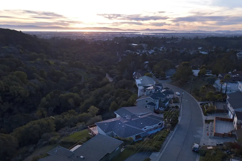 10353 Royal Oak Road Oakland CA 94605