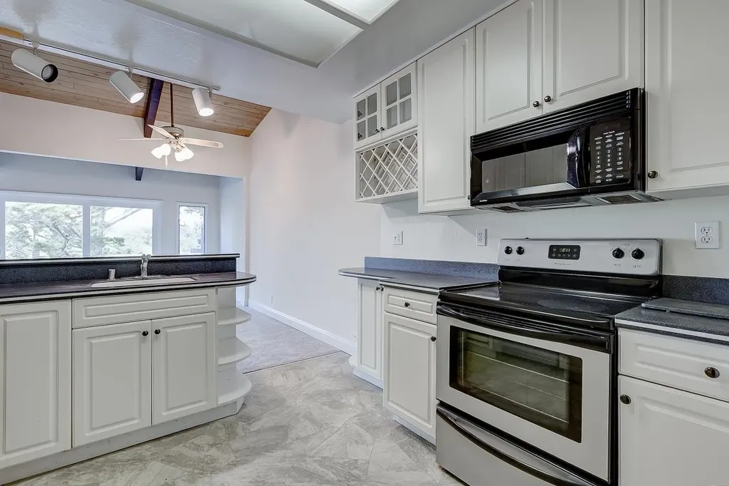 19100 Crest Castro Valley CA 94546
